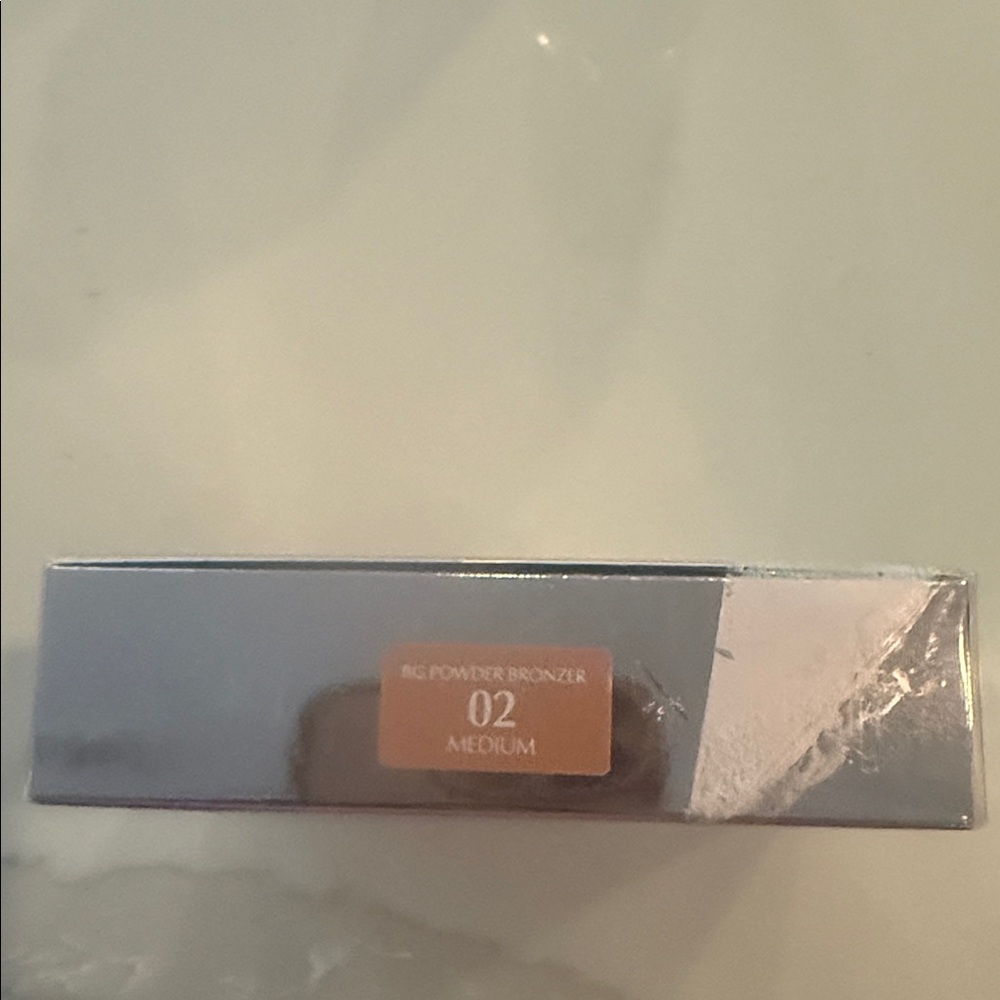 Estée Lauder bronze goddess bronzer 02 Medium - Picture 3 of 3